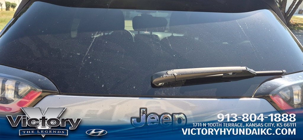 Used 2019 Silver Jeep Latitude image 6