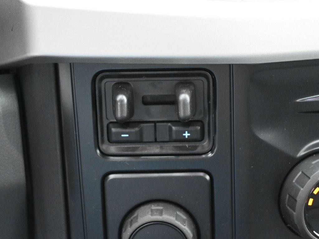 New 2026 Oxford White Ford XL image 22