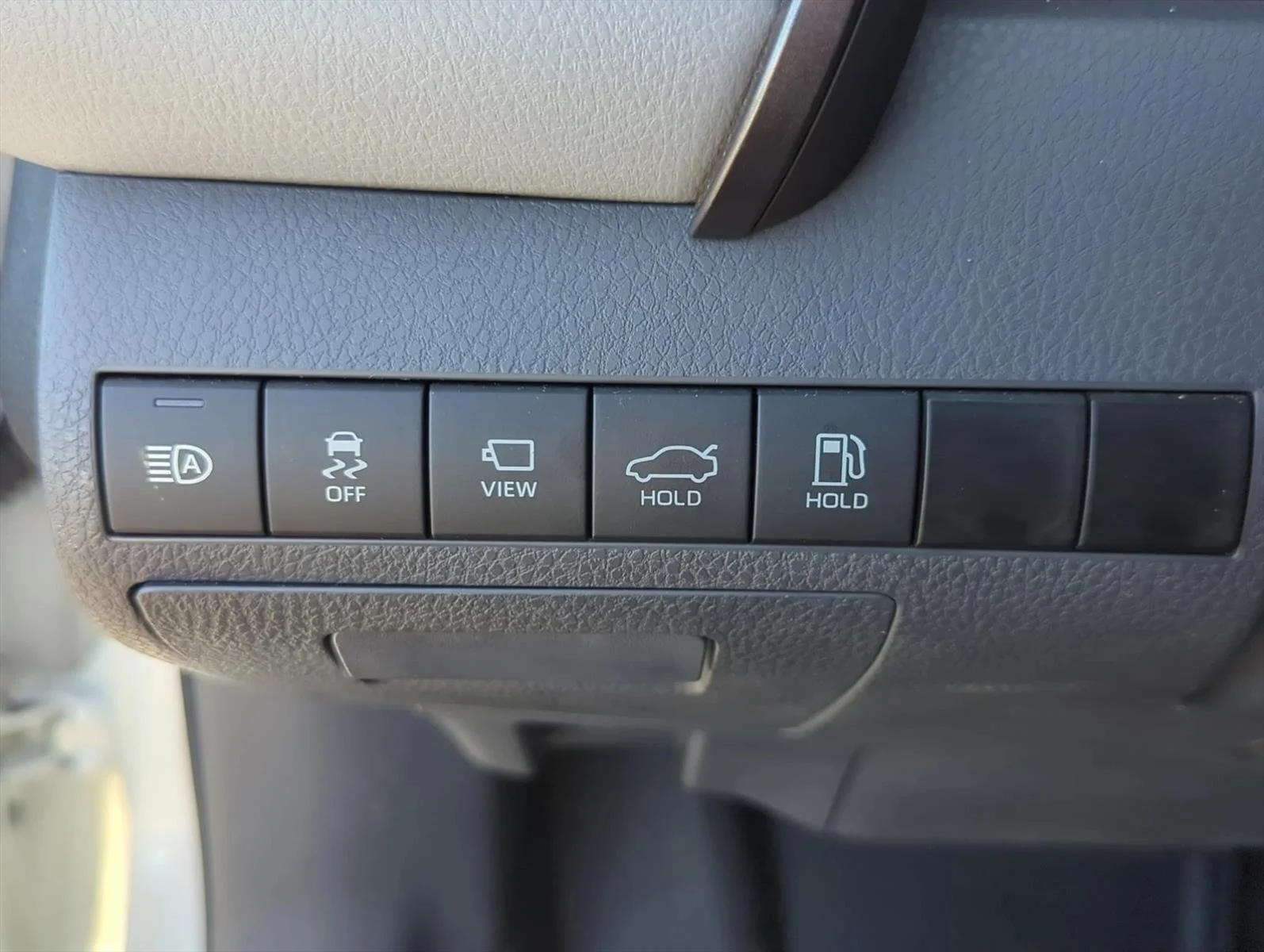 Used 2021 Wind Chill Pearl Toyota XSE image 11