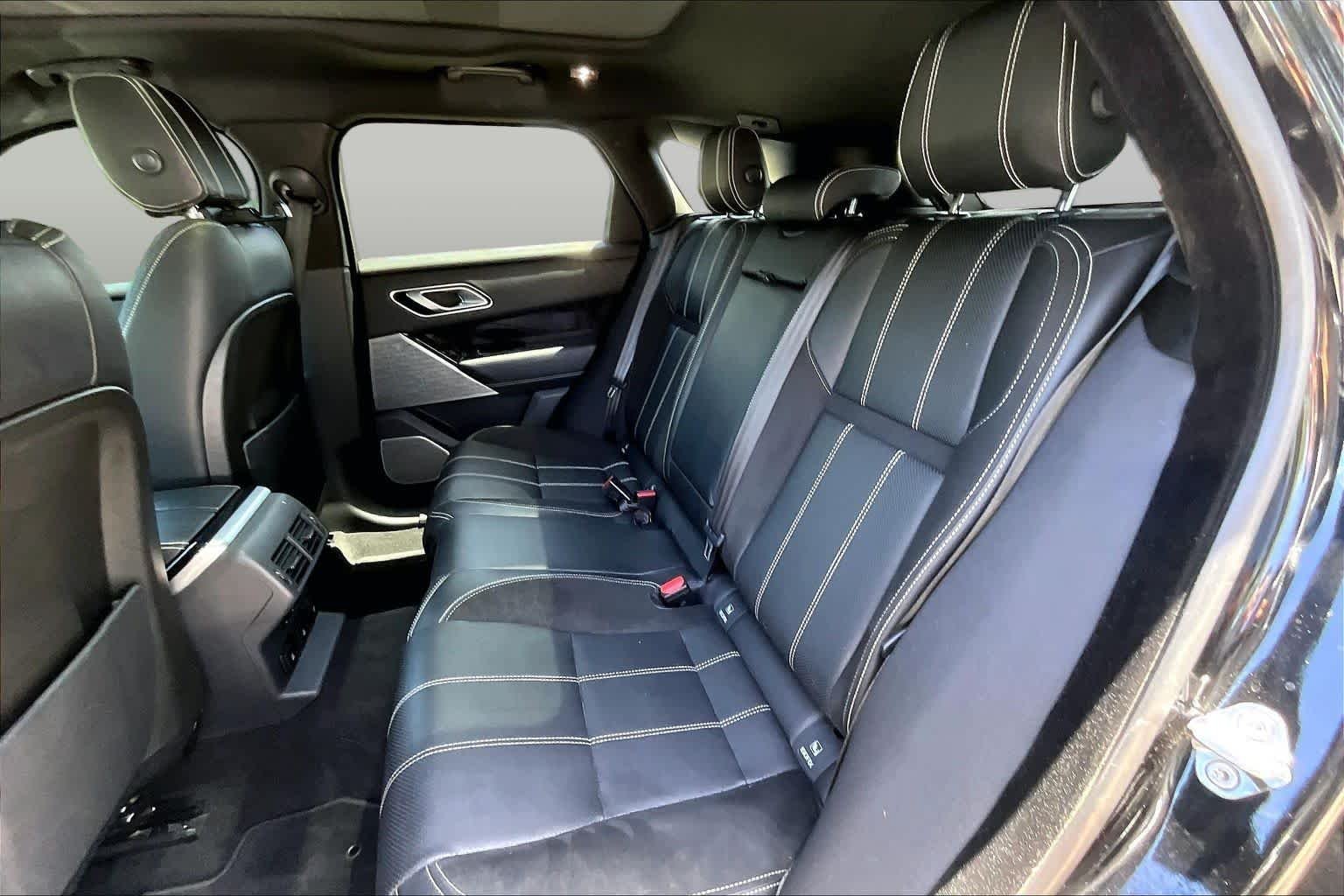 Used 2020  Land Rover R-Dynamic S image 21