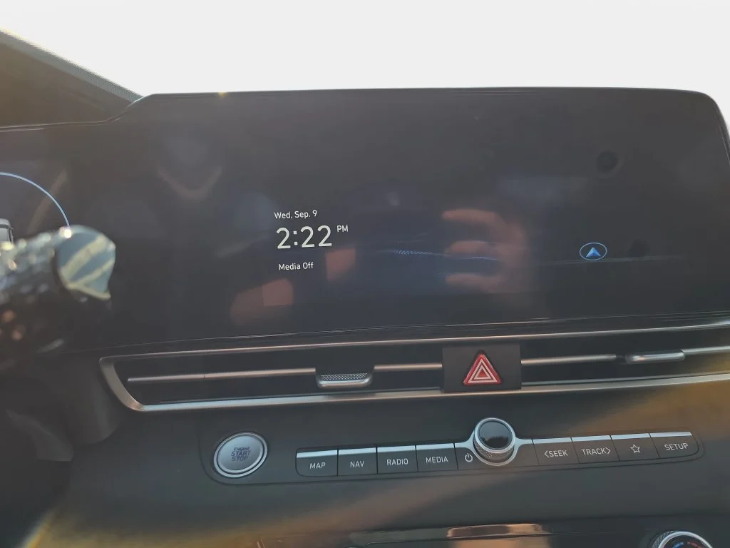 Certified Used 2024 Metal Hyundai Limited image 18