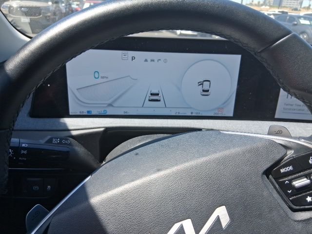 Certified Used 2024 White Kia Wind image 1