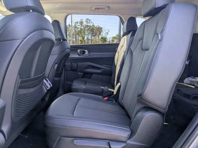 2025 Kia Sorento S - Photo 12