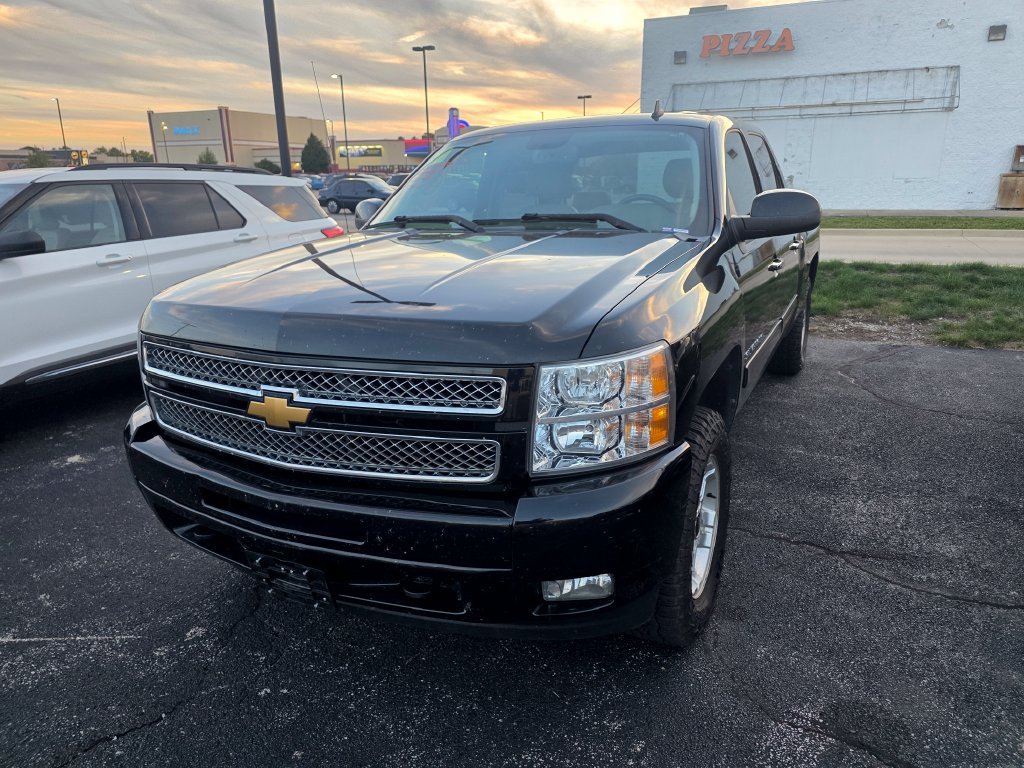 Used 2013 Black Chevrolet LT image 2