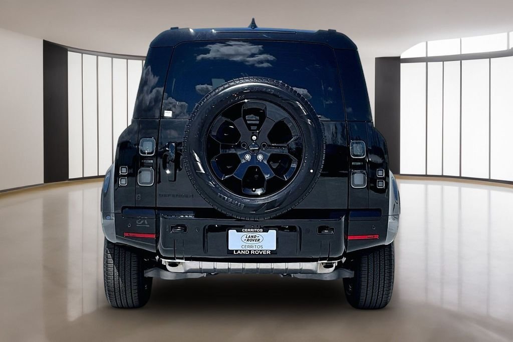 New 2026 SANTORINI BLACK Land Rover X-Dynamic SE image 4