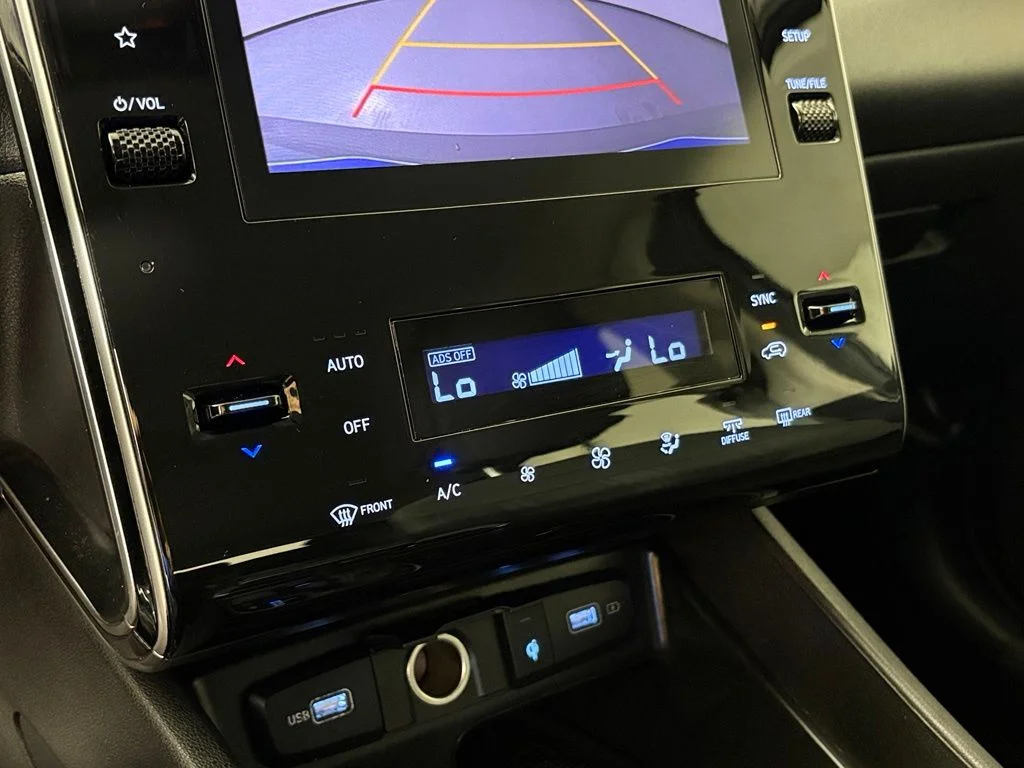 Used 2024 Gray Hyundai SEL image 31