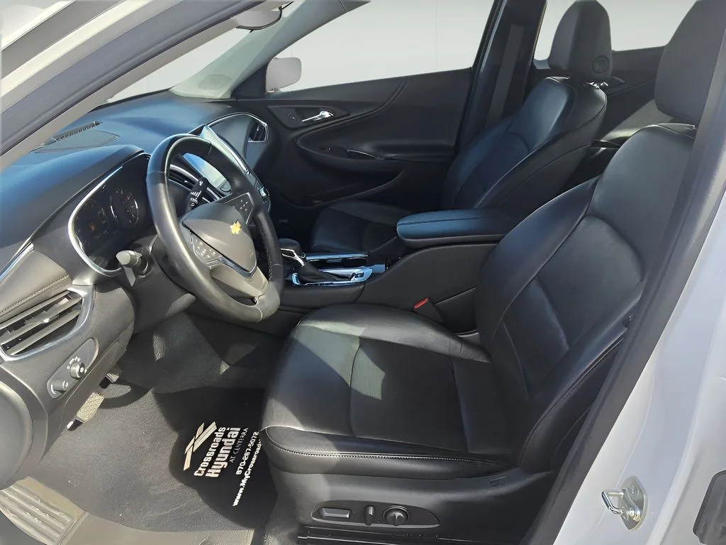 Used 2024 Summit White Chevrolet LT image 12