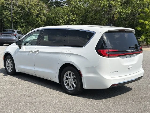 Used 2024 White Chrysler Touring L image 11