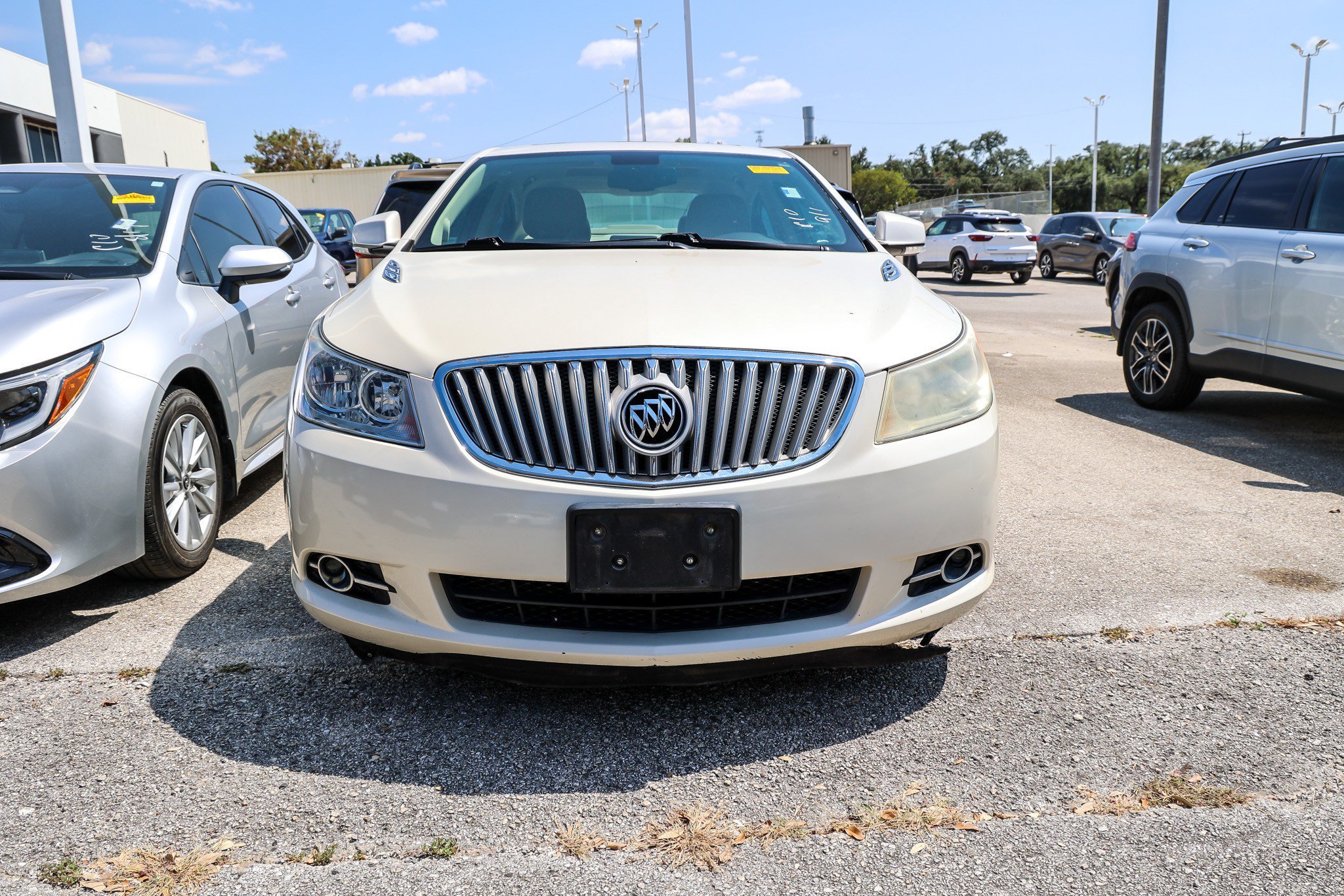 Used 2010 White Diamond Pearl Buick CXS image 3