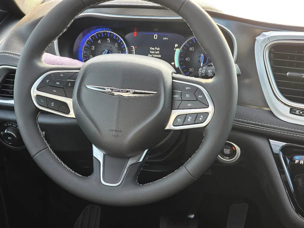 2026 Chrysler Pacifica Select - Photo 14