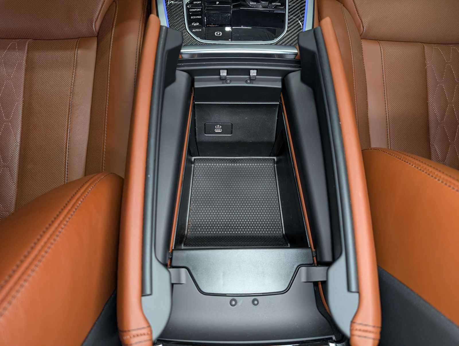 Used 2025 Skyscraper Grey Metallic BMW M60i image 21