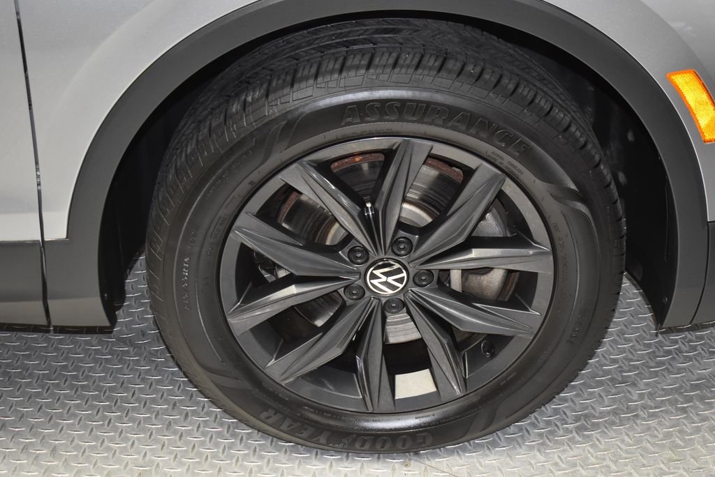 Used 2024 Gray Volkswagen 2.0T Wolfsburg Edition image 34