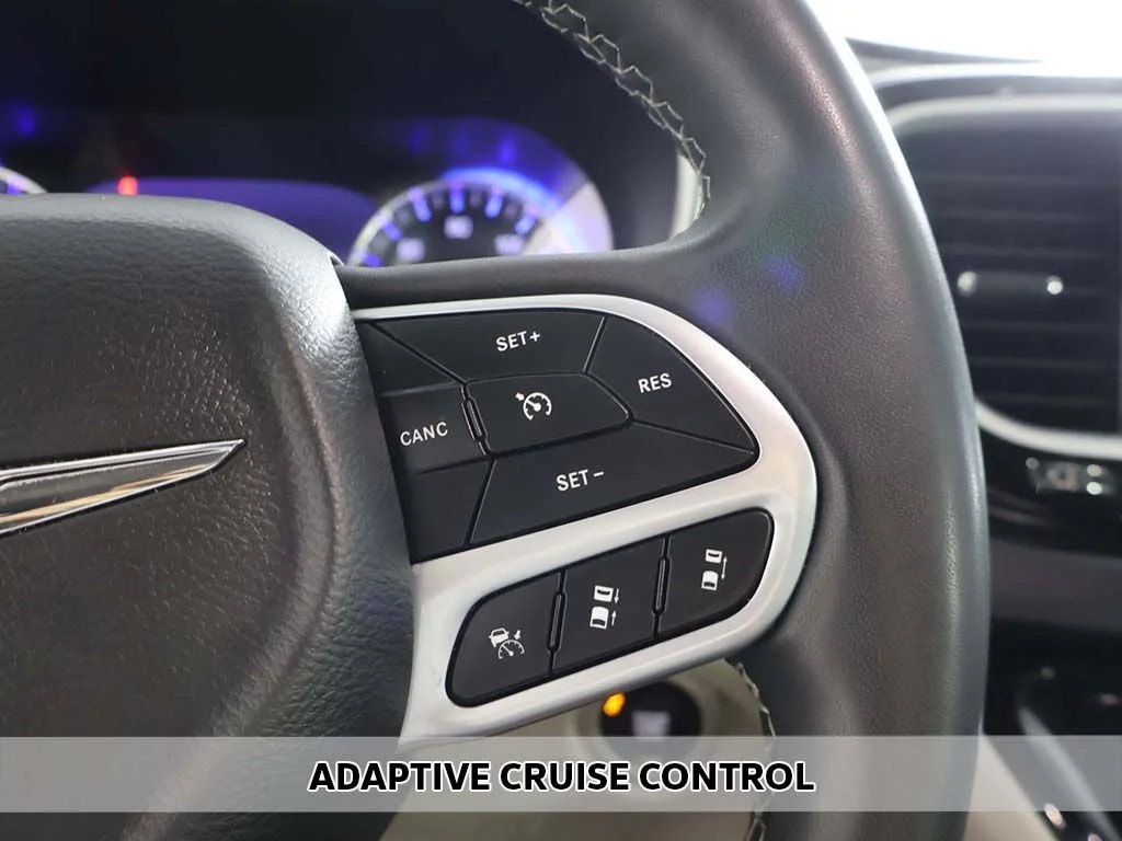 Used 2022 Bright White Clearcoat Chrysler Touring L image 3