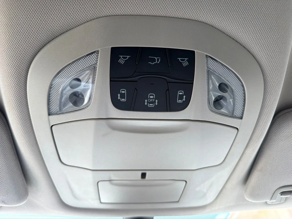 Used 2023 Silver Chrysler Touring L image 13