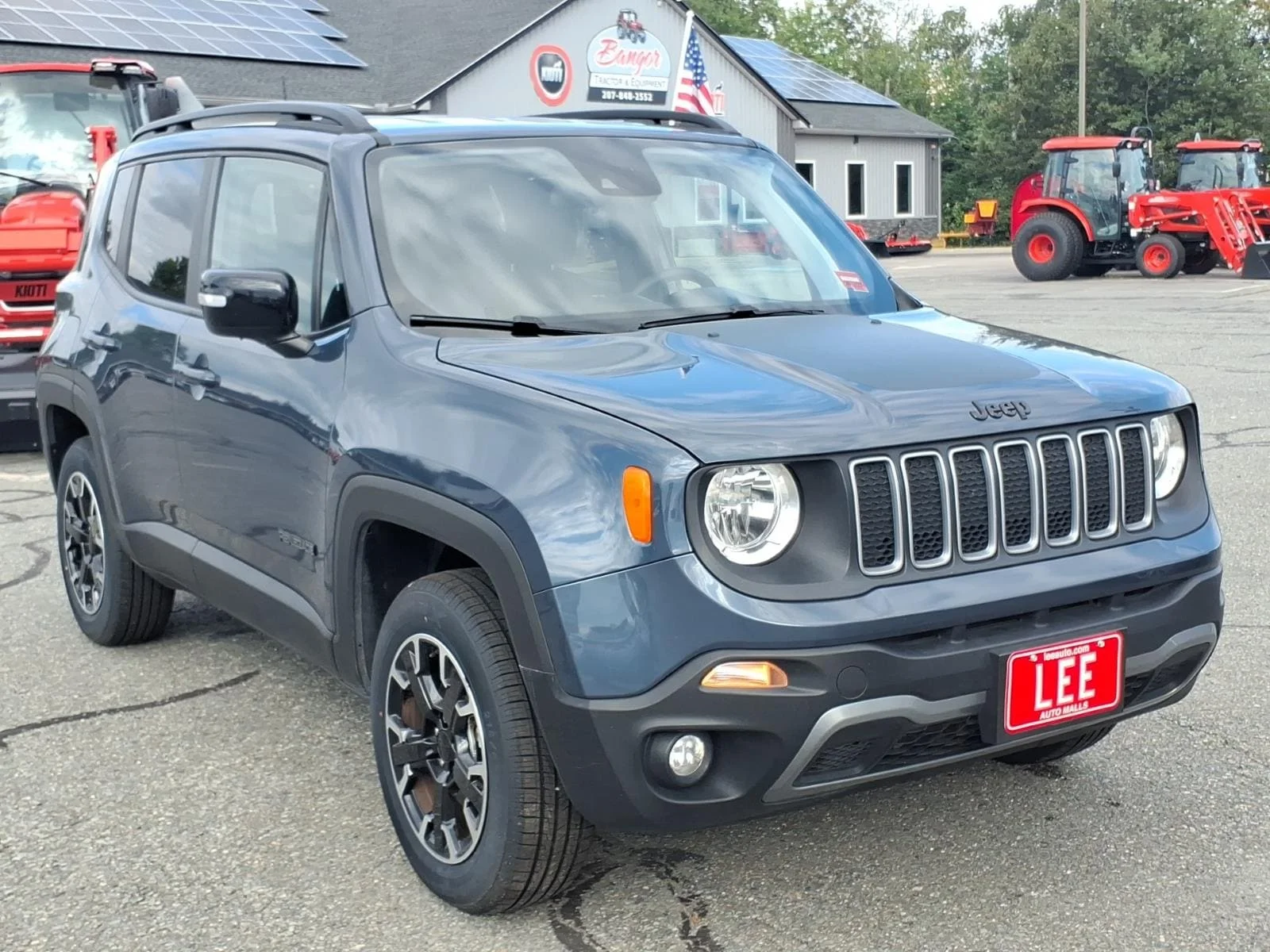 Used 2023 Slate Blue Jeep Latitude image 3