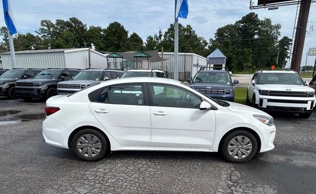 Used 2020 White Kia S image 2