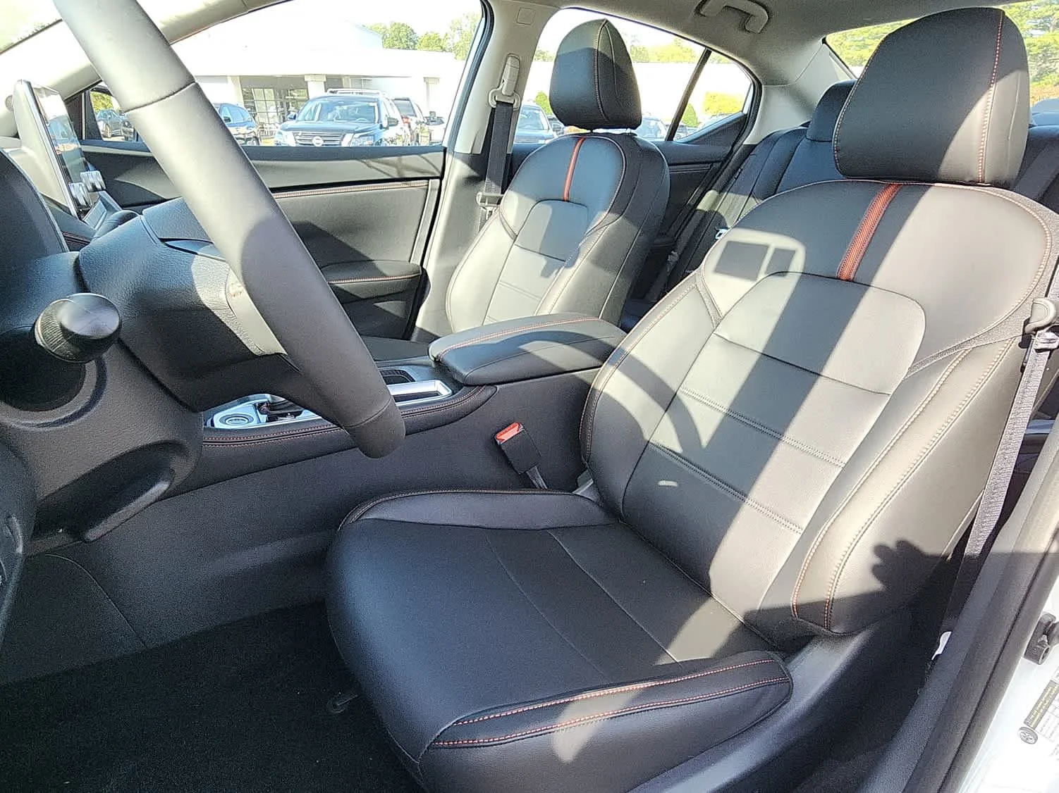 Used 2025 Aspen White Tricoat/Super Black Nissan SR image 10