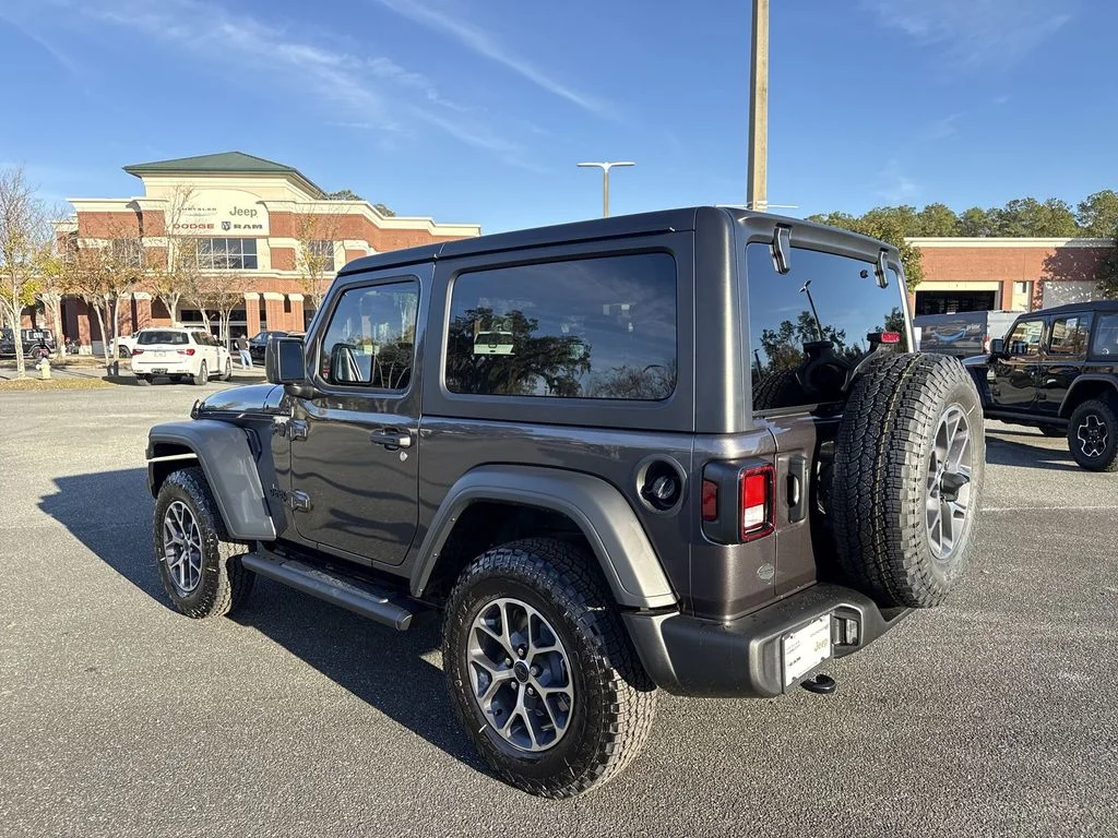 New 2026 Granite Crystal Metallic Clear-Coat Exterior Paint Jeep Sport S image 4