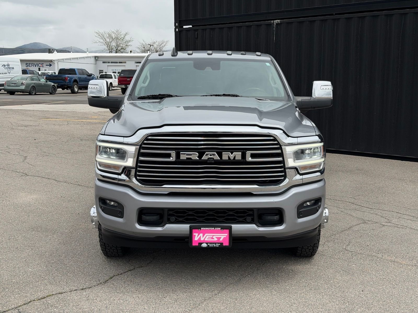 View vehicle photo 3
