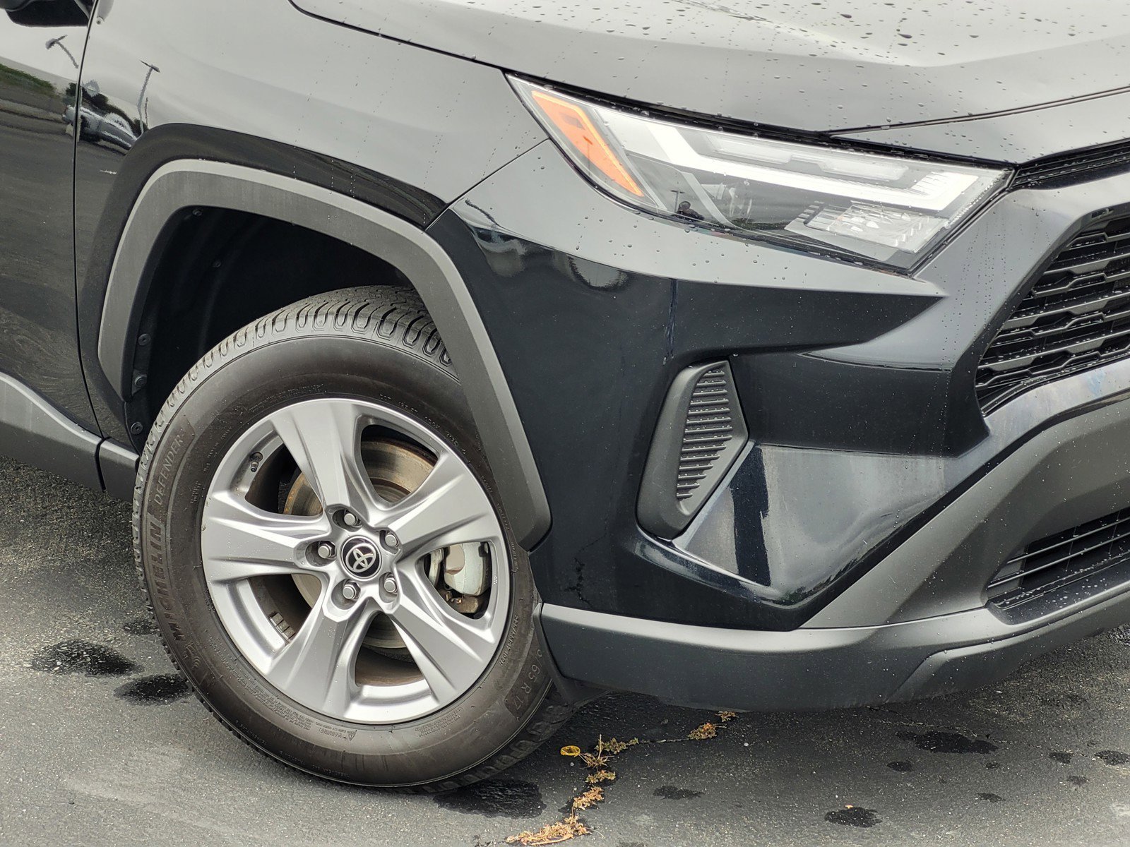 2024 Toyota RAV4 XLE - Photo 9
