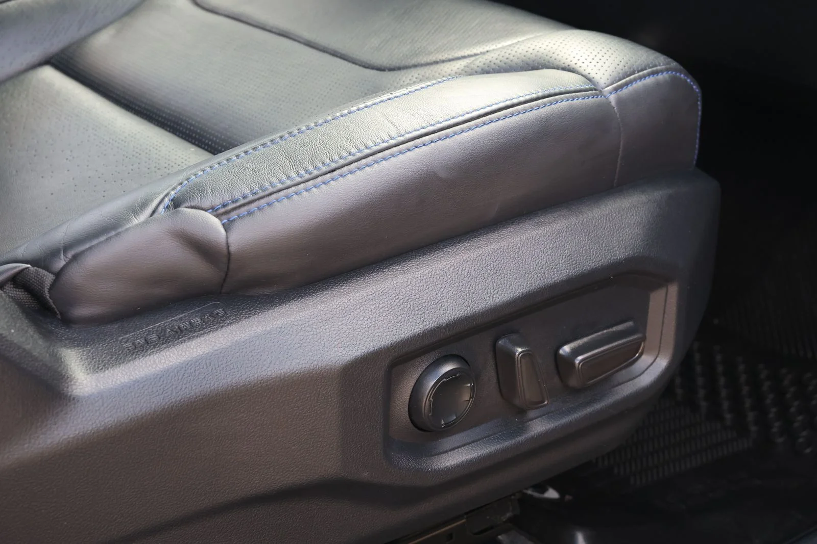 Used 2023  Toyota Platinum image 35