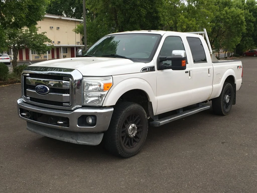 Used 2011 White Ford  image 1