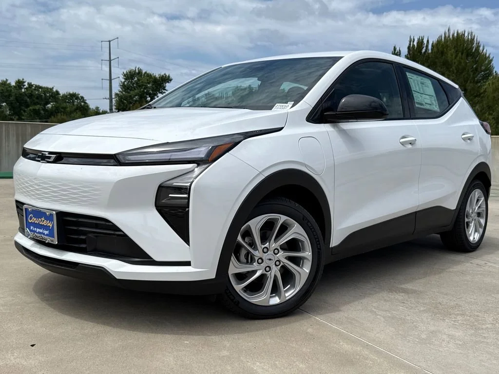 New 2027 Summit White Chevrolet LT image 2
