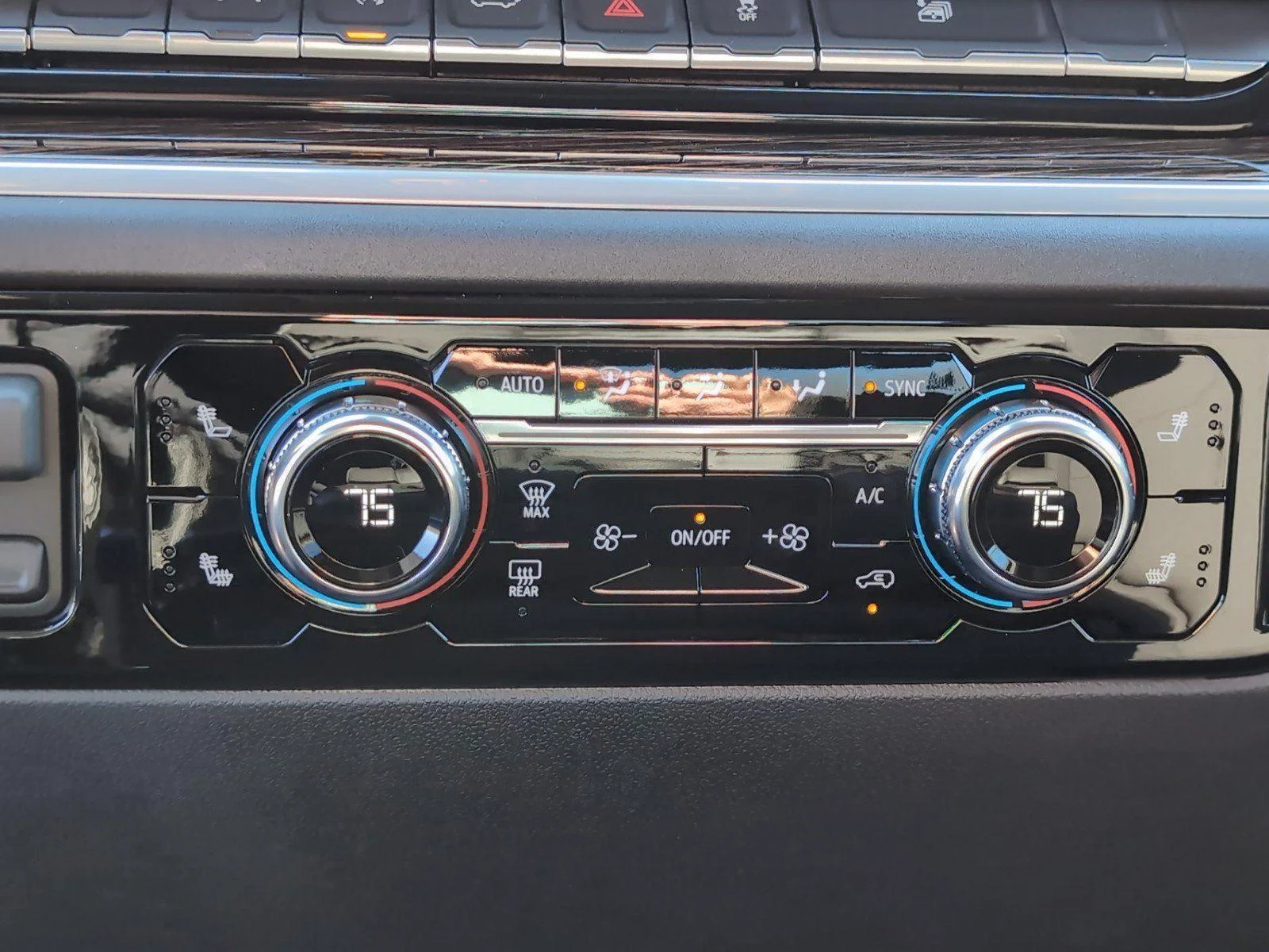 New 2026 Summit White GMC Elevation image 20