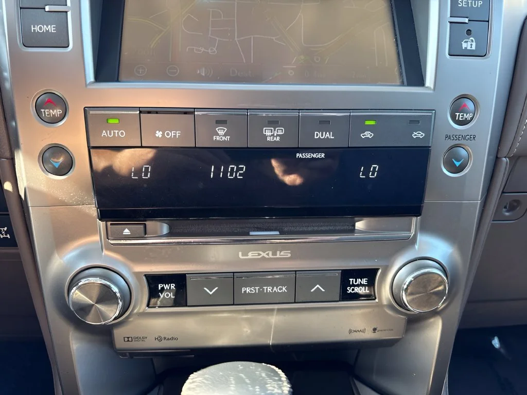 Used 2018 White Lexus 460 image 23