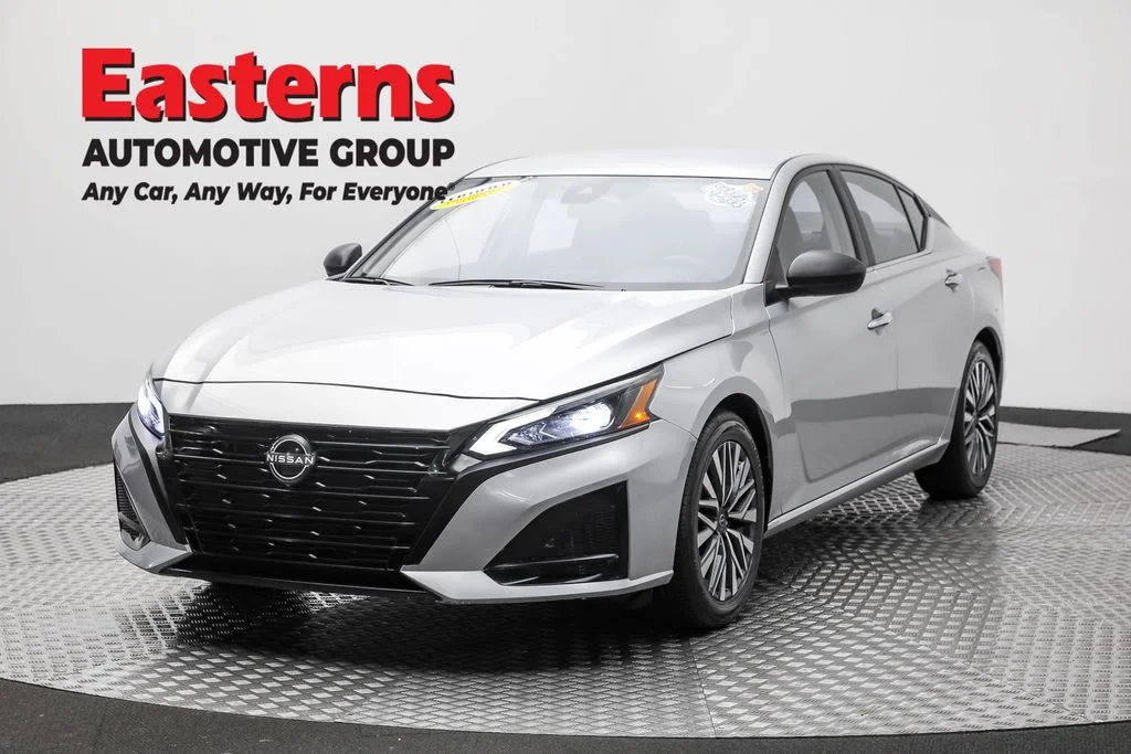 Used 2024 Silver Nissan 2.5 SV image 1