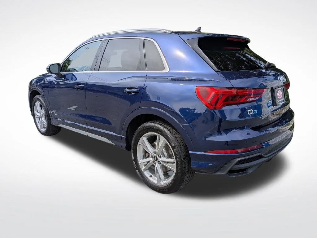 Used 2023  Audi Premium image 5