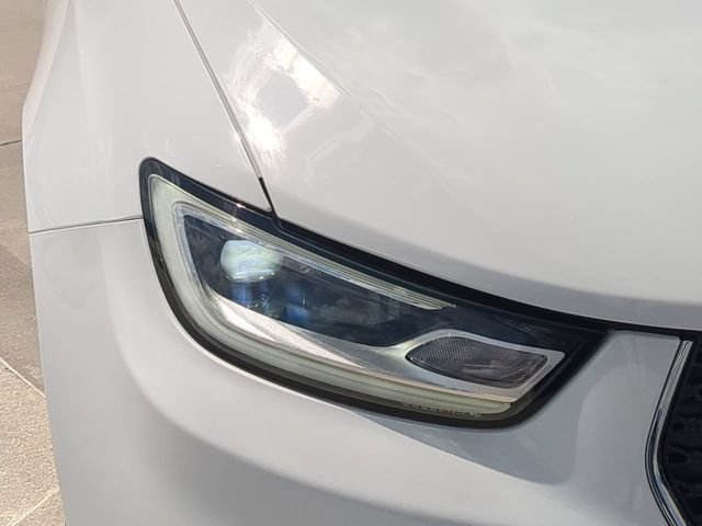 New 2026 Bright White Clear-Coat Exterior Paint Chrysler Select image 10