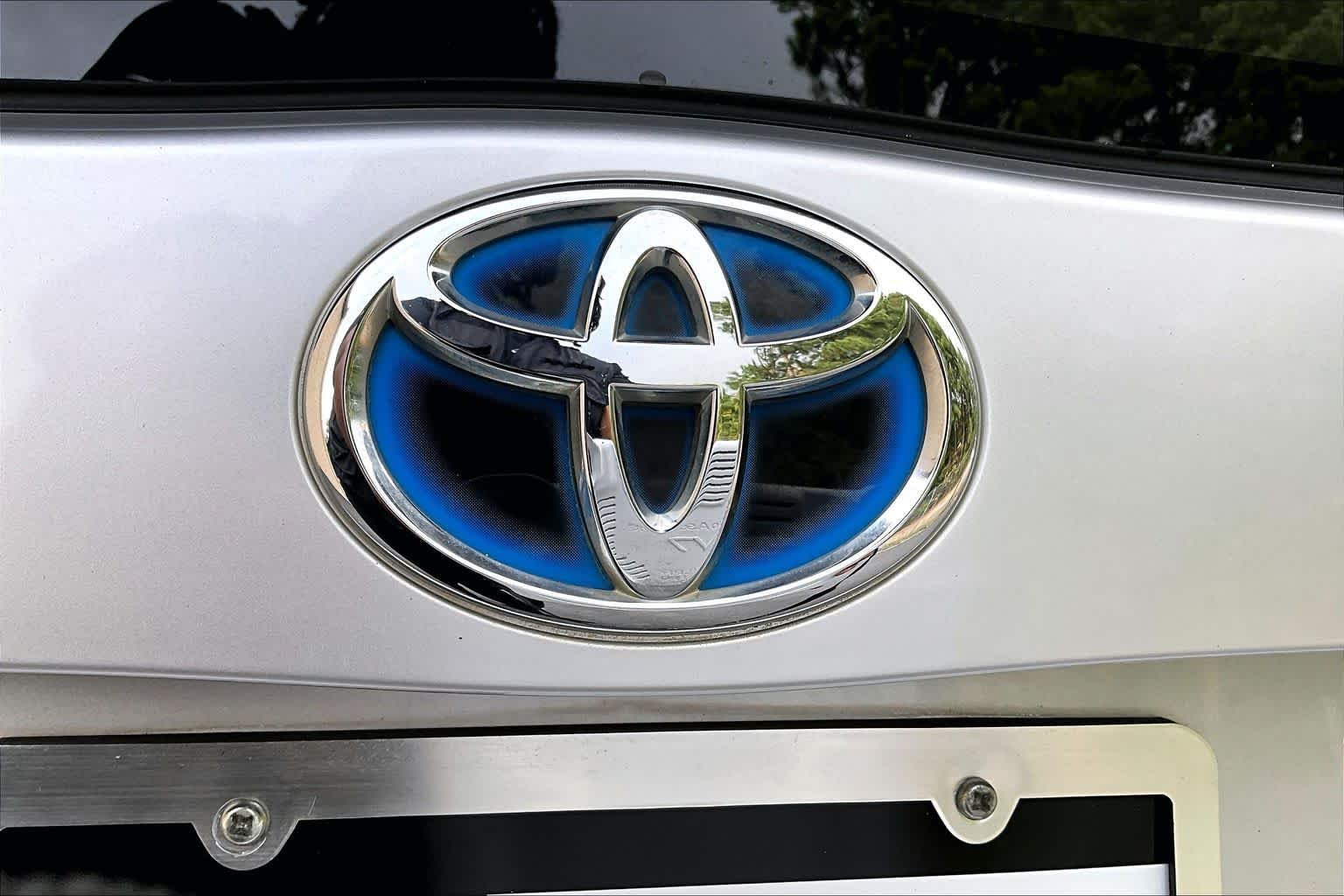 Used 2013 Classic Silver Metallic Toyota Two image 30