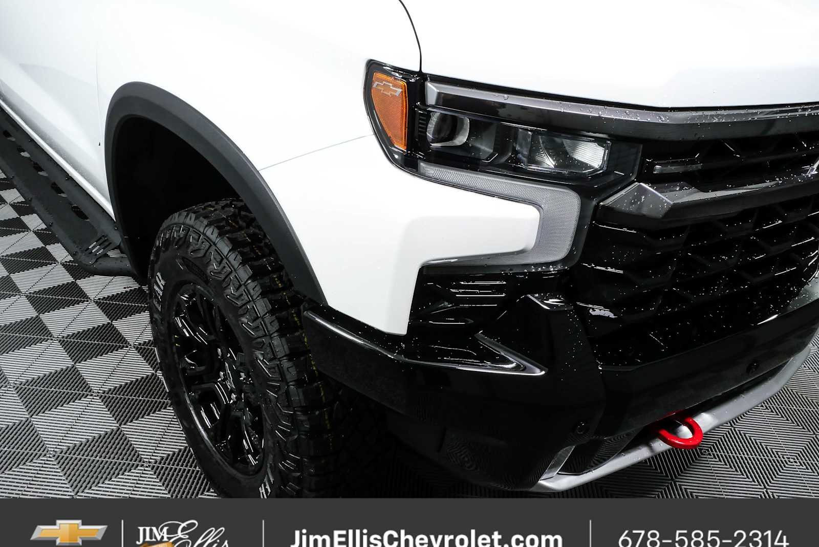 New 2026 Summit White Chevrolet ZR2 image 36
