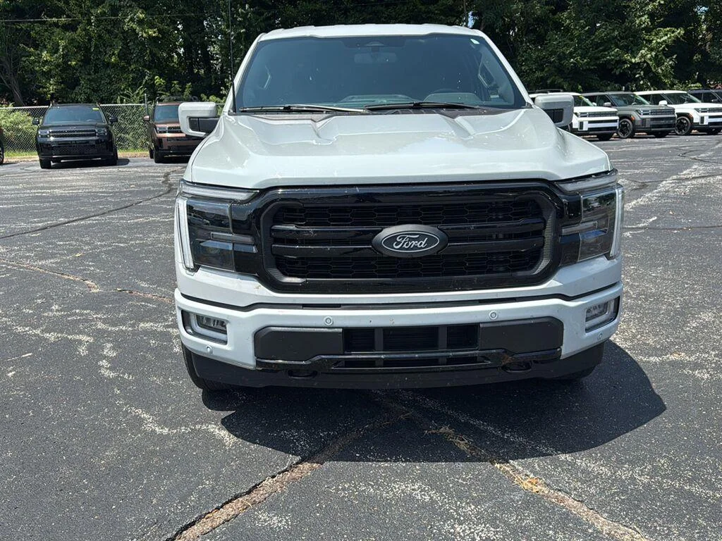 Used 2024 Avalanche Ford LARIAT image 2