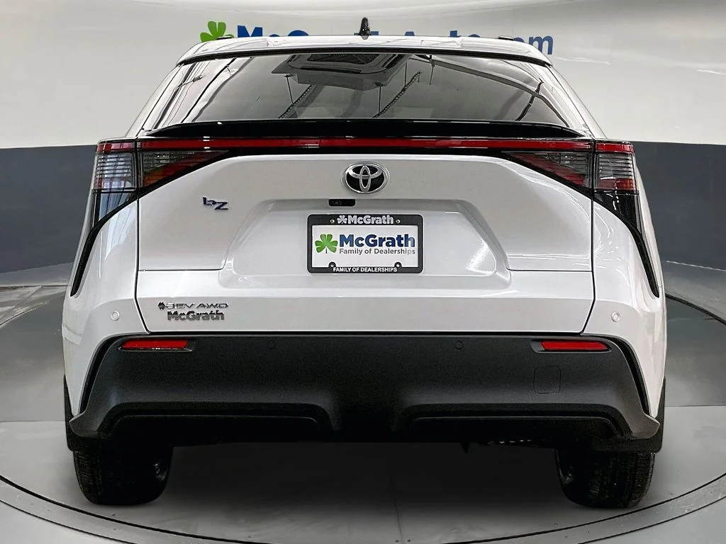 New 2026 Wind Chill Pearl <sup>1</sup> Toyota  XLE image 5