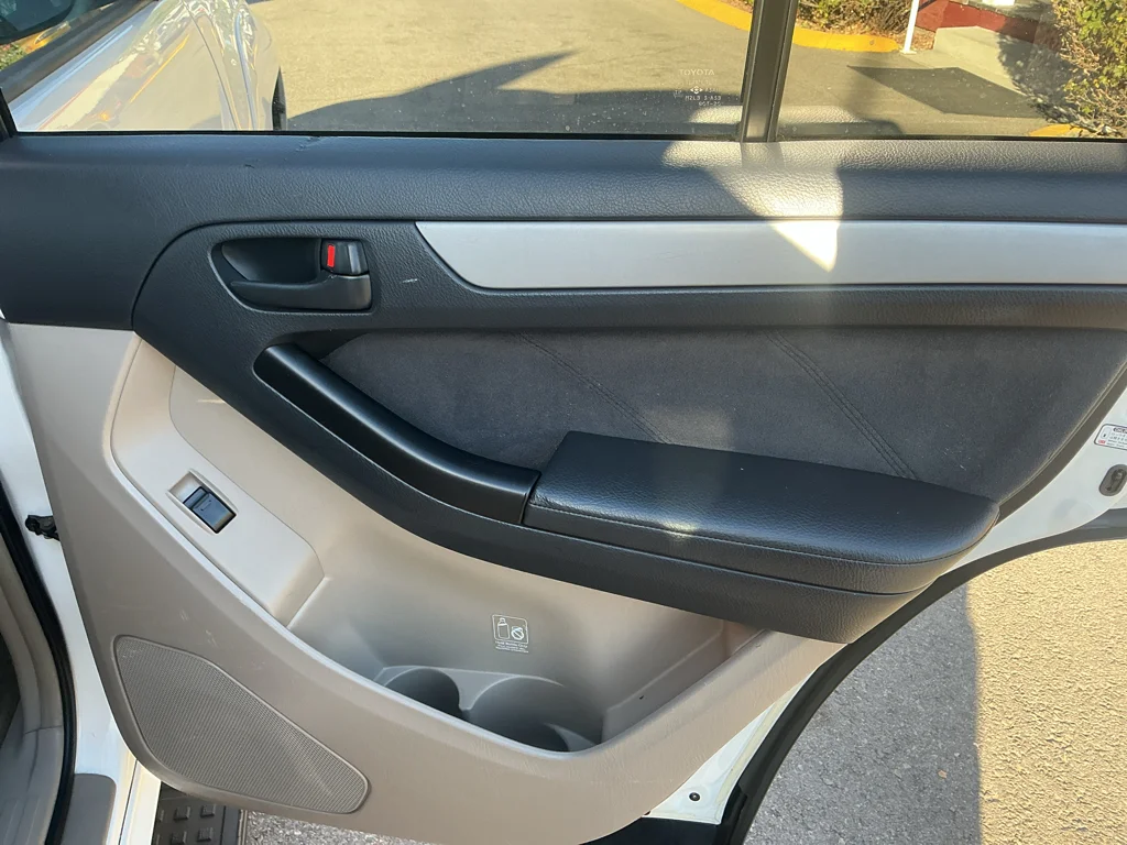 Used 2005 Natural White Toyota SR5 image 16