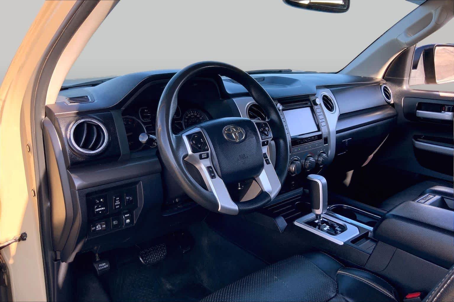 Used 2018 Quicksand Toyota SR5 image 16