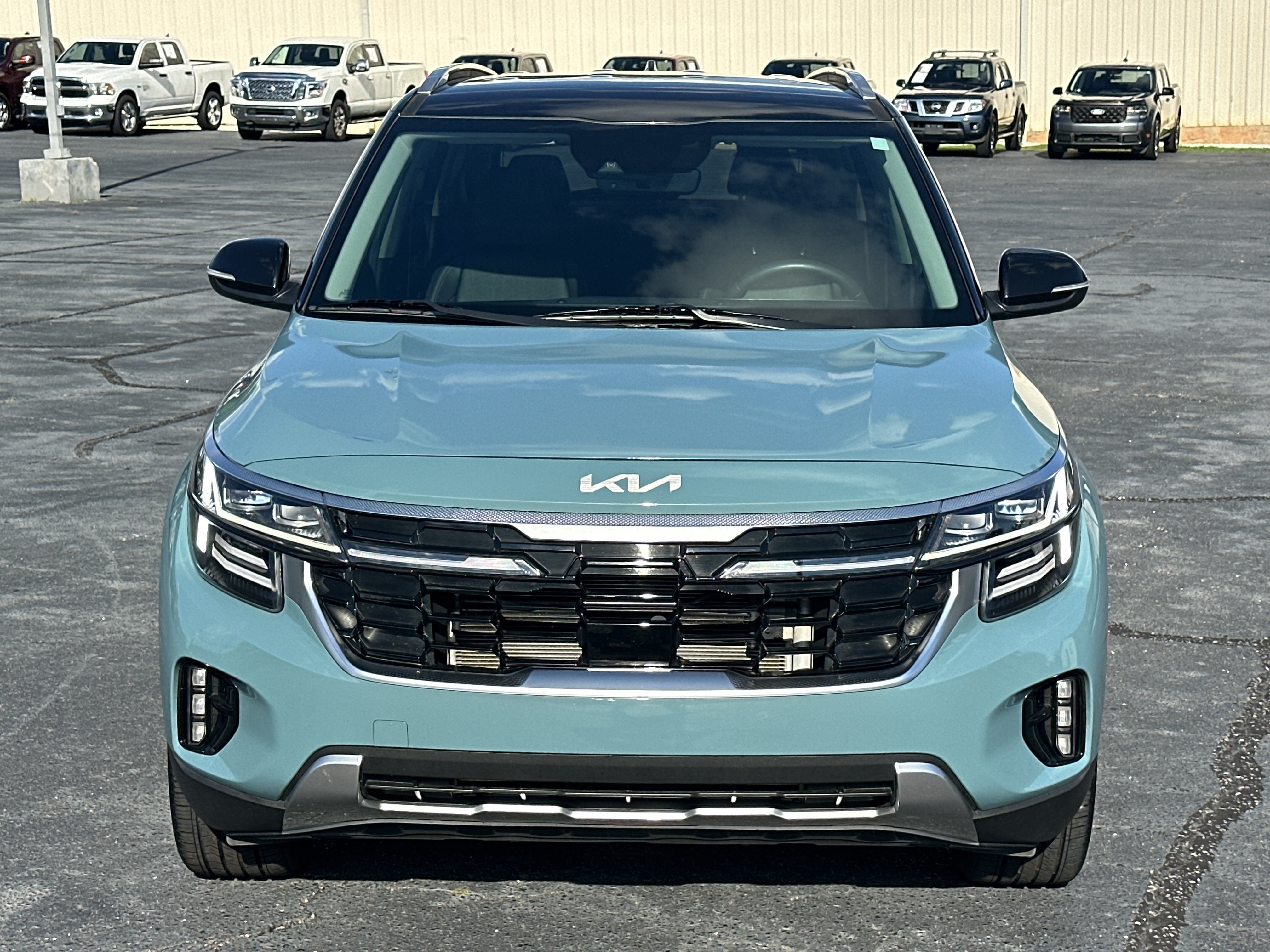 Used 2024 Pluton Blue/Black Roof Kia SX image 3