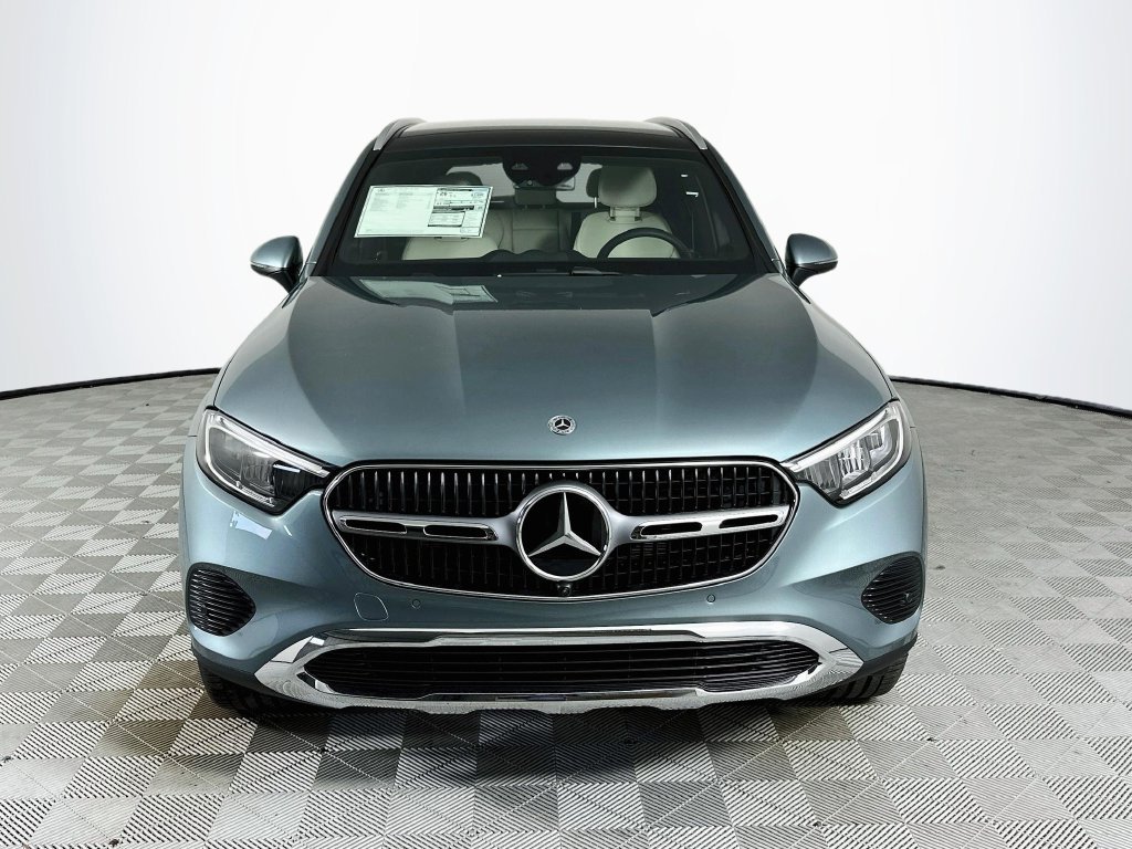 New 2027 Silver Mercedes-Benz GLC 300 image 2