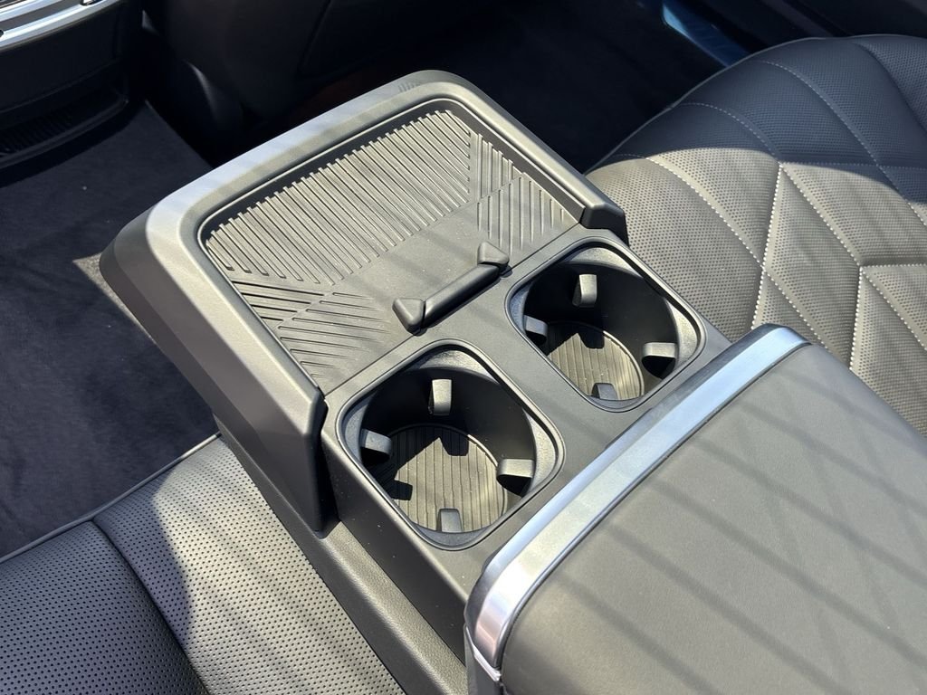 New 2026 Carbon Black Metallic BMW 750e xDrive image 27