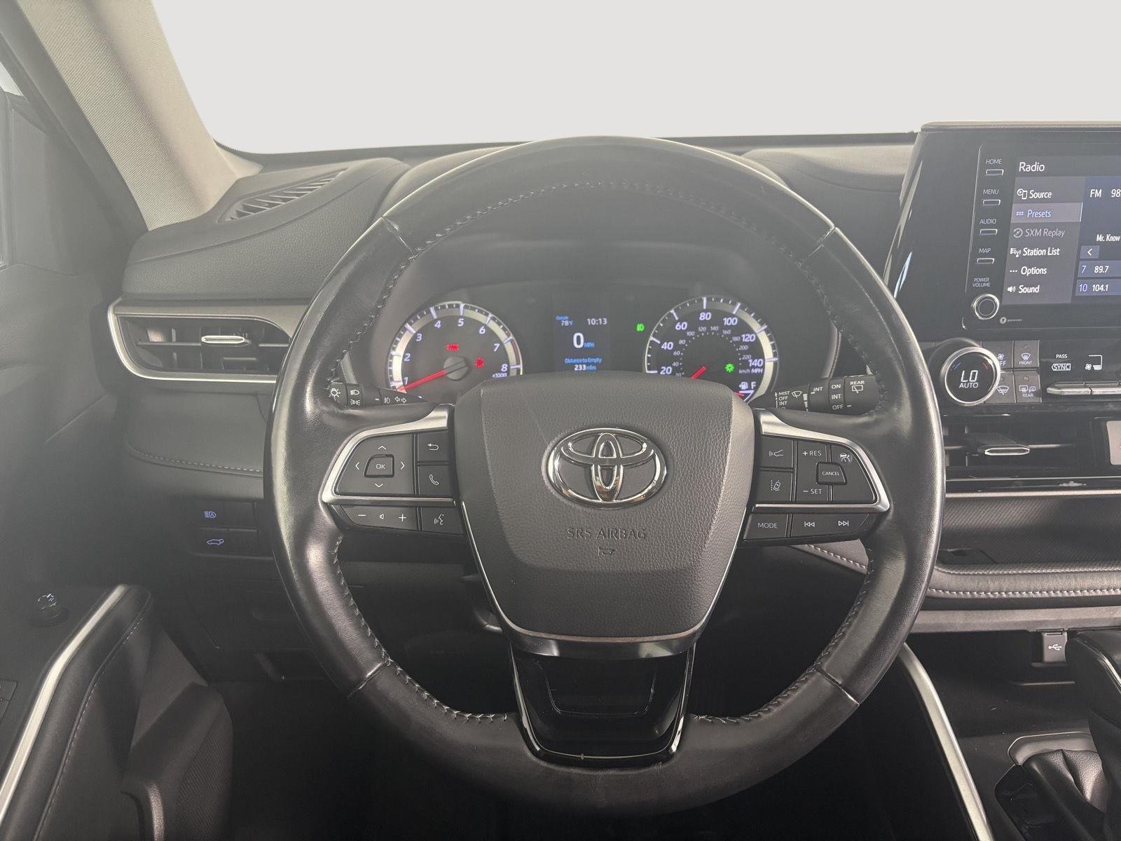Used 2020 Magnetic Gray Metallic Toyota LE image 21