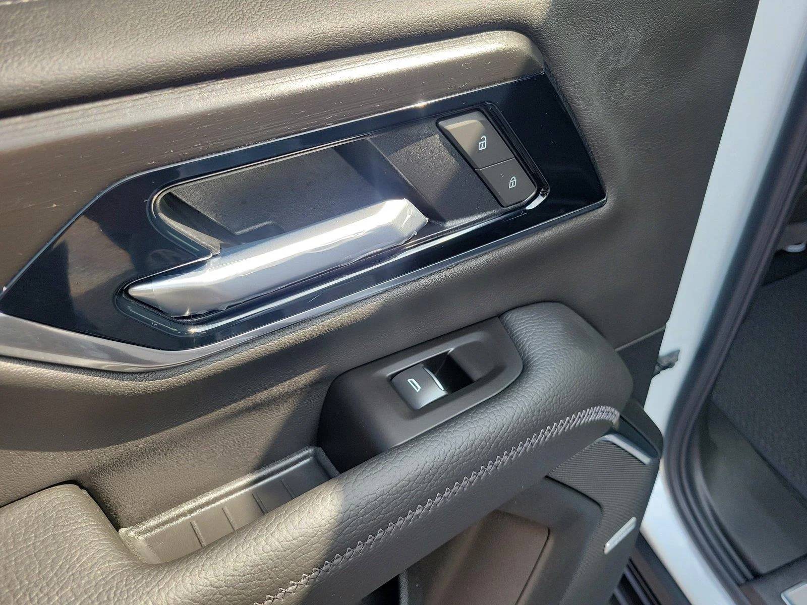 2026 GMC Yukon Denali - Photo 15