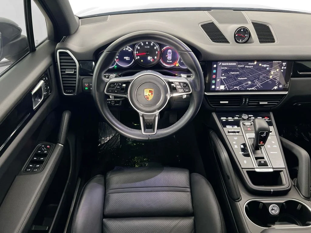 Used 2023  Porsche Base image 24