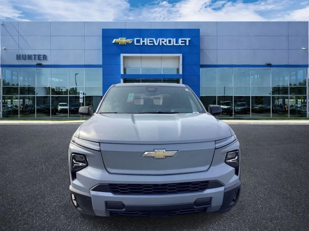 New 2026 Slate Gray Metallic Chevrolet LT - Standard Range image 4