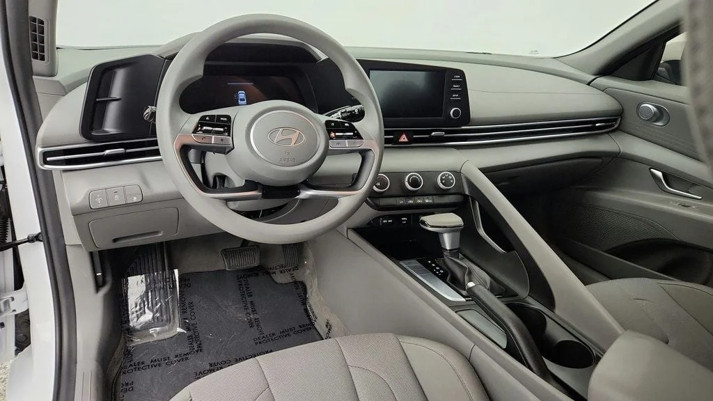 Used 2024 Serenity White Hyundai SE IVT image 12