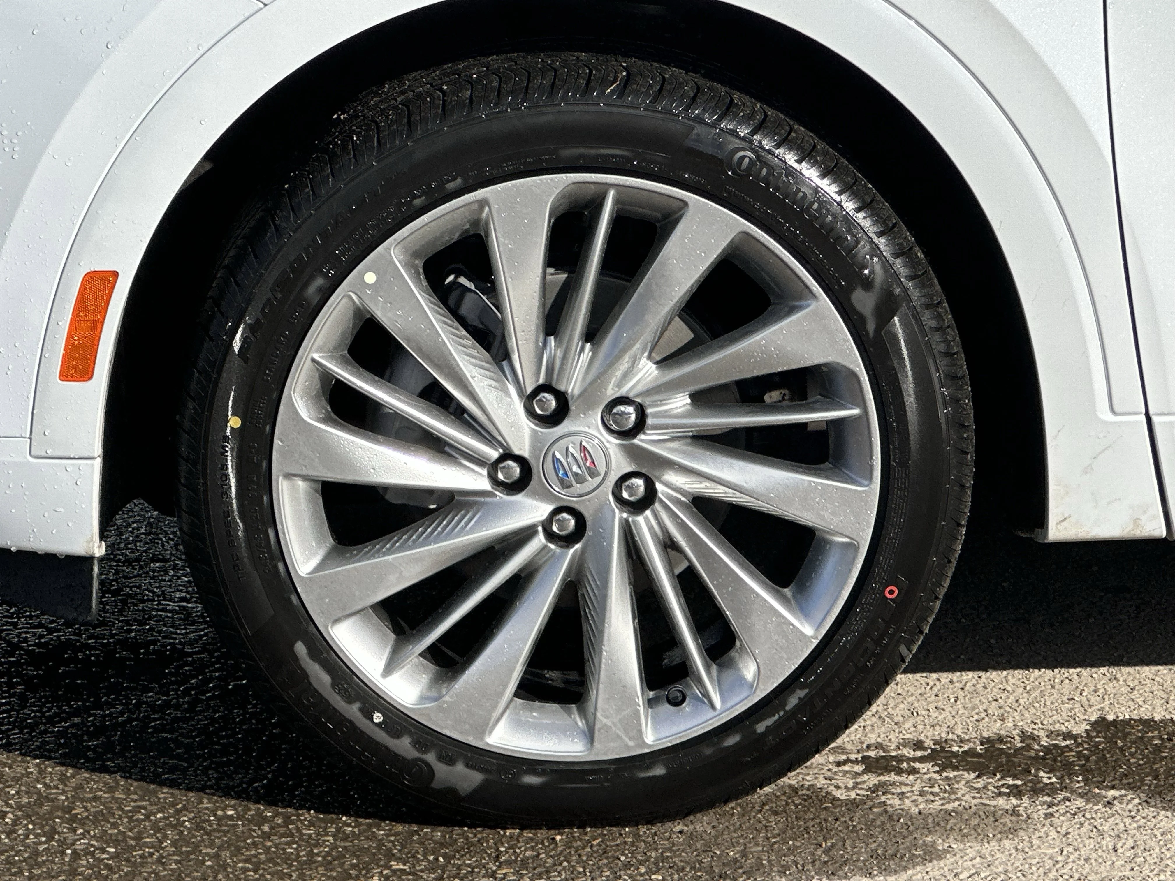 New 2026 Iridescent White Tricoat Buick Avenir image 6