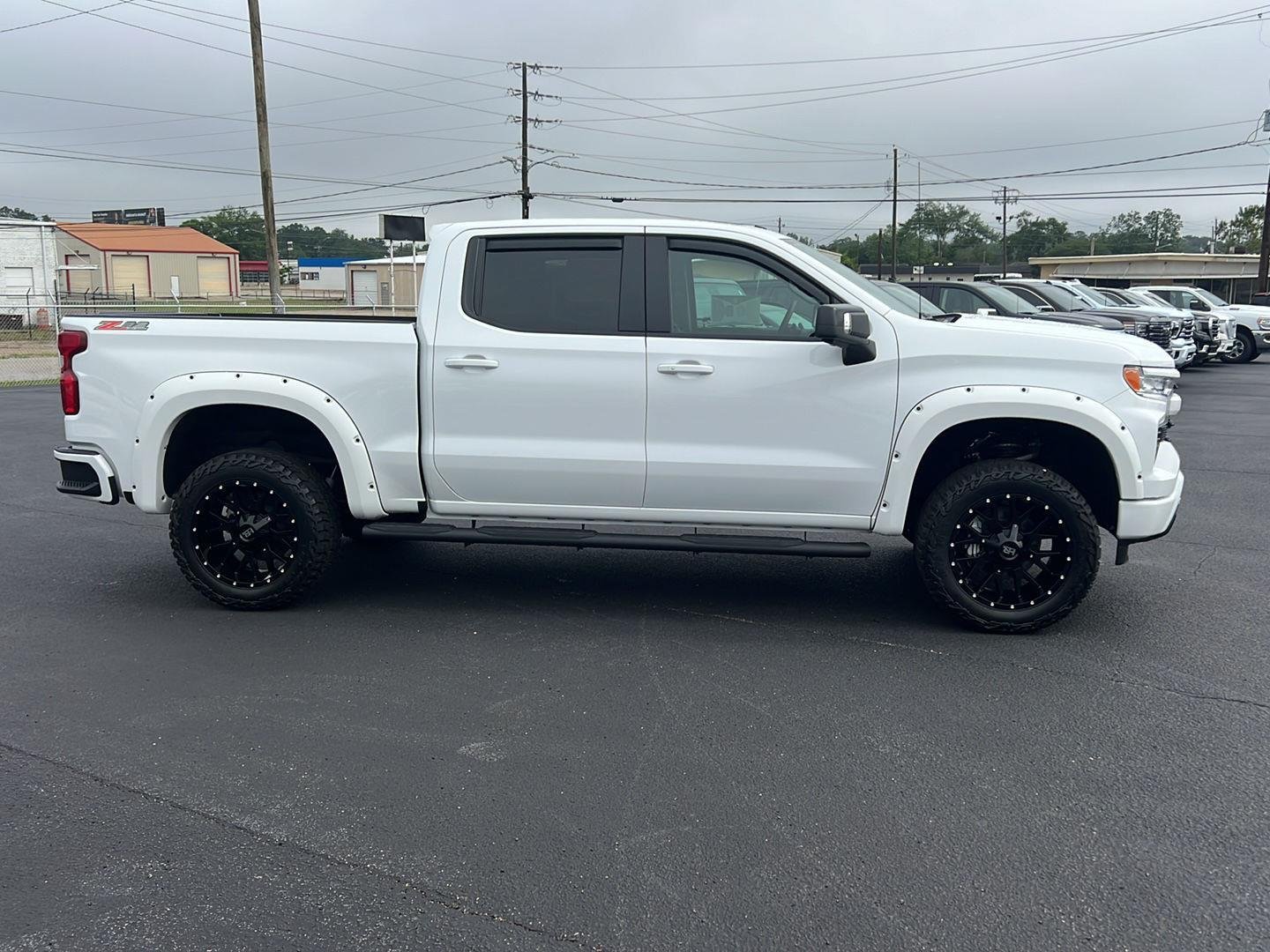 New 2026 Summit White Chevrolet RST image 29