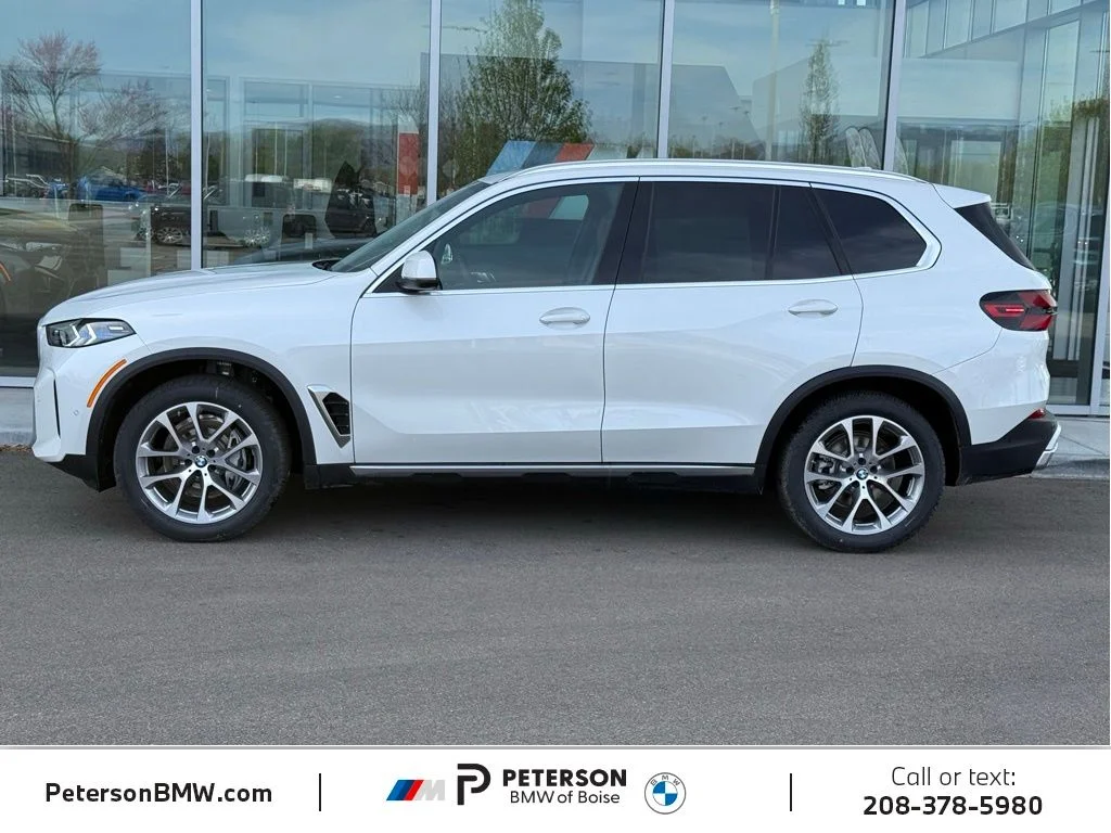 New 2026 White BMW xDrive40i image 2