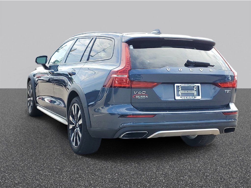 Used 2020  Volvo T5 image 2